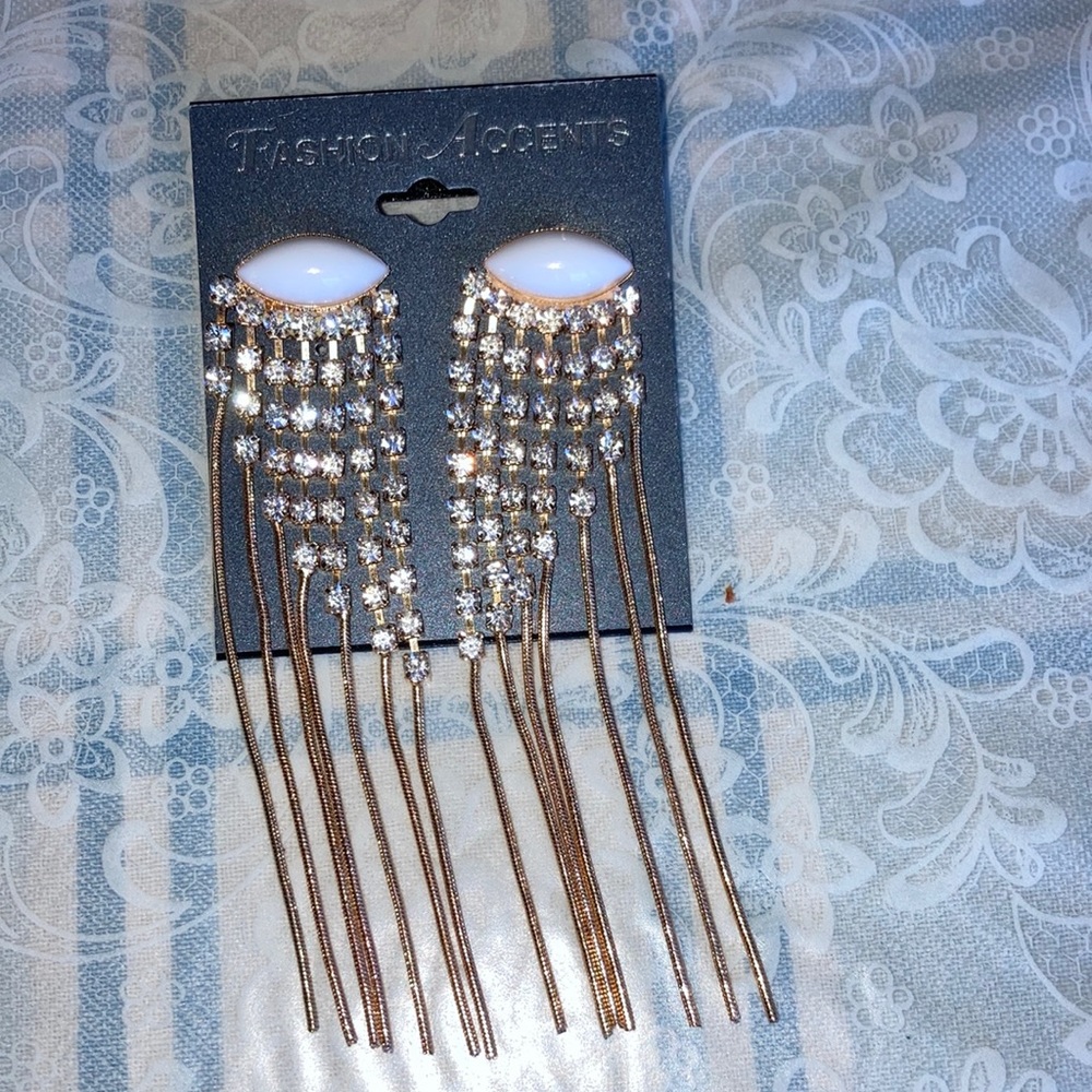 NWOT FASHION ACCENTS wh stone w/many rhinestones on gt chains $15